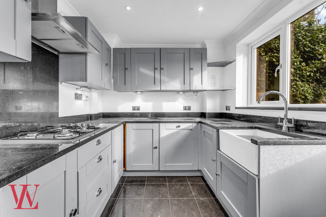 3 bed detached house for sale in Sandle Road, Bishop's Stortford, Hertfordshire 5