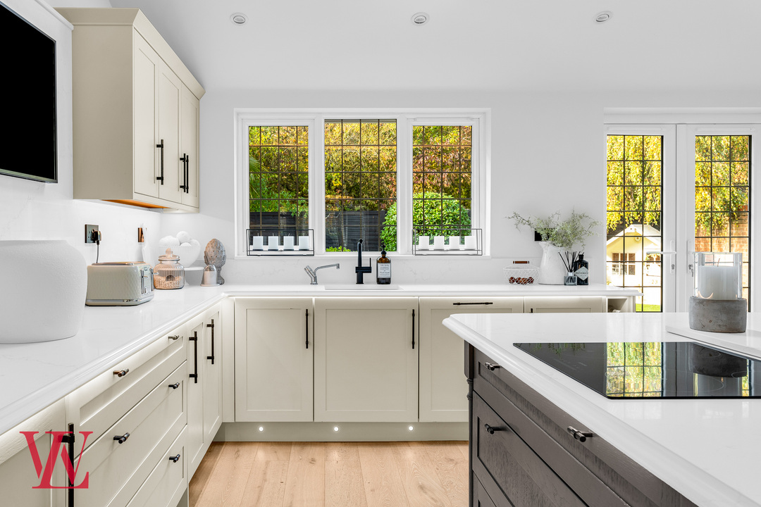 4 bed detached house for sale in Blacksmith Close, Bishop's Stortford, Hertfordshire 8