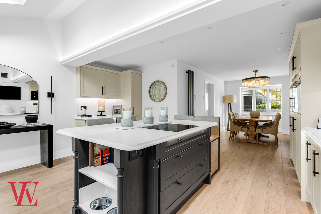 4 bed detached house for sale in Blacksmith Close, Bishop's Stortford, Hertfordshire  - Property Image 3