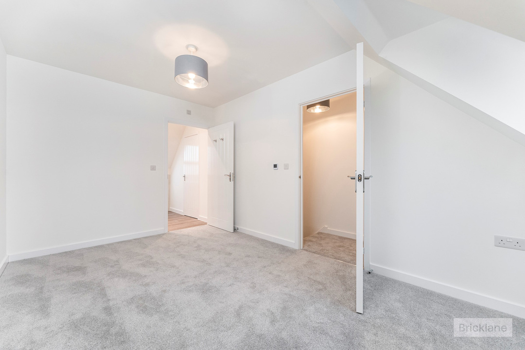 3 bed semi-detached house to rent in Curtis Road, Bishop's Stortford, Hertfordshire  - Property Image 4