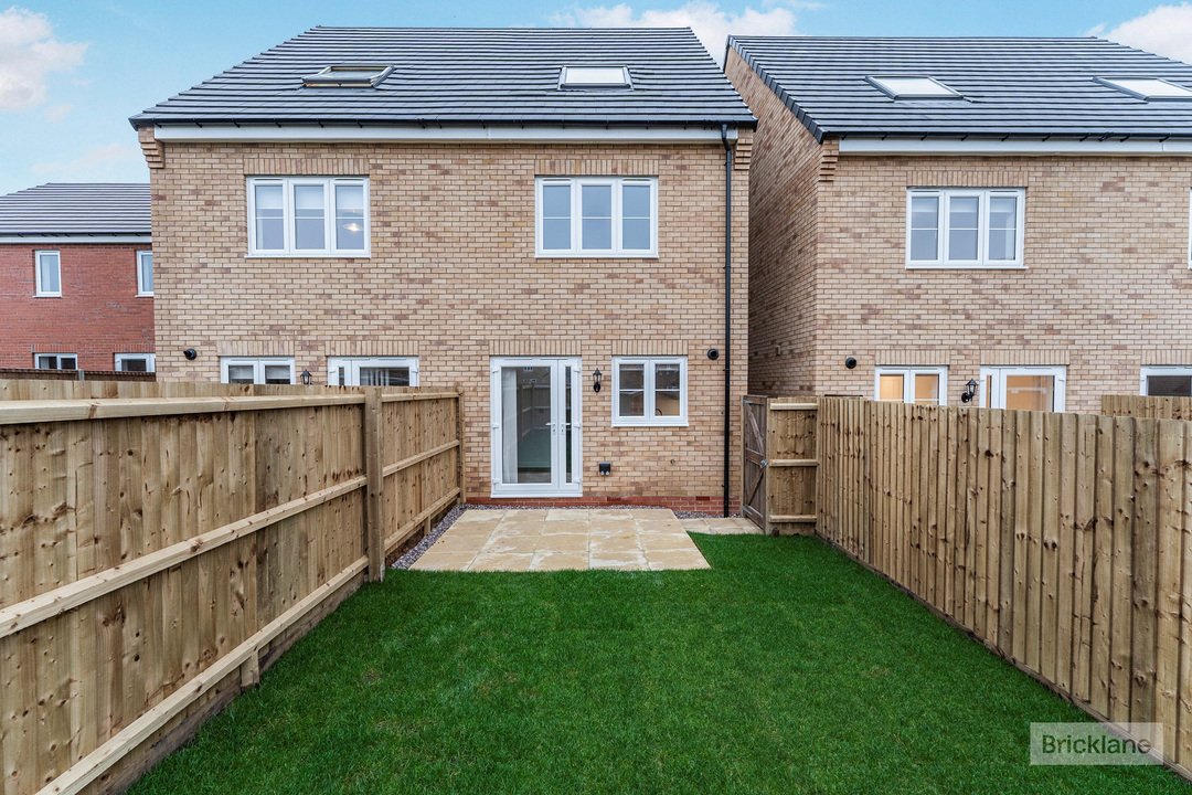 3 bed semi-detached house to rent in Curtis Road, Bishop's Stortford, Hertfordshire  - Property Image 9