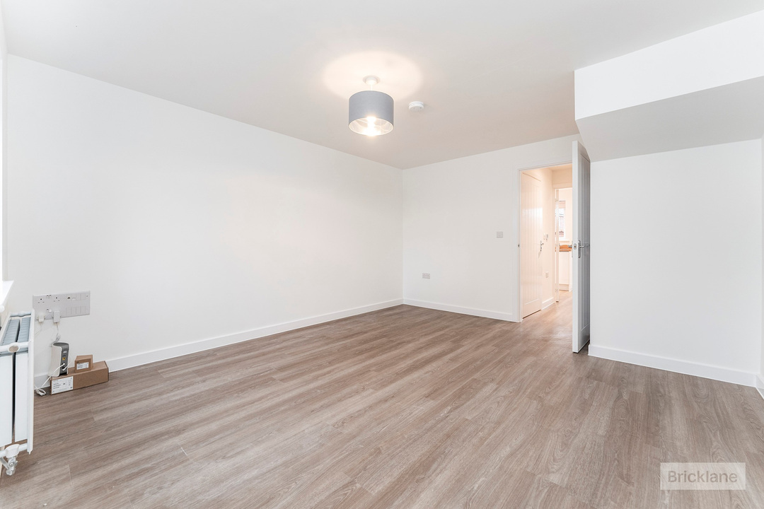 3 bed semi-detached house to rent in Curtis Road, Bishop's Stortford, Hertfordshire  - Property Image 2