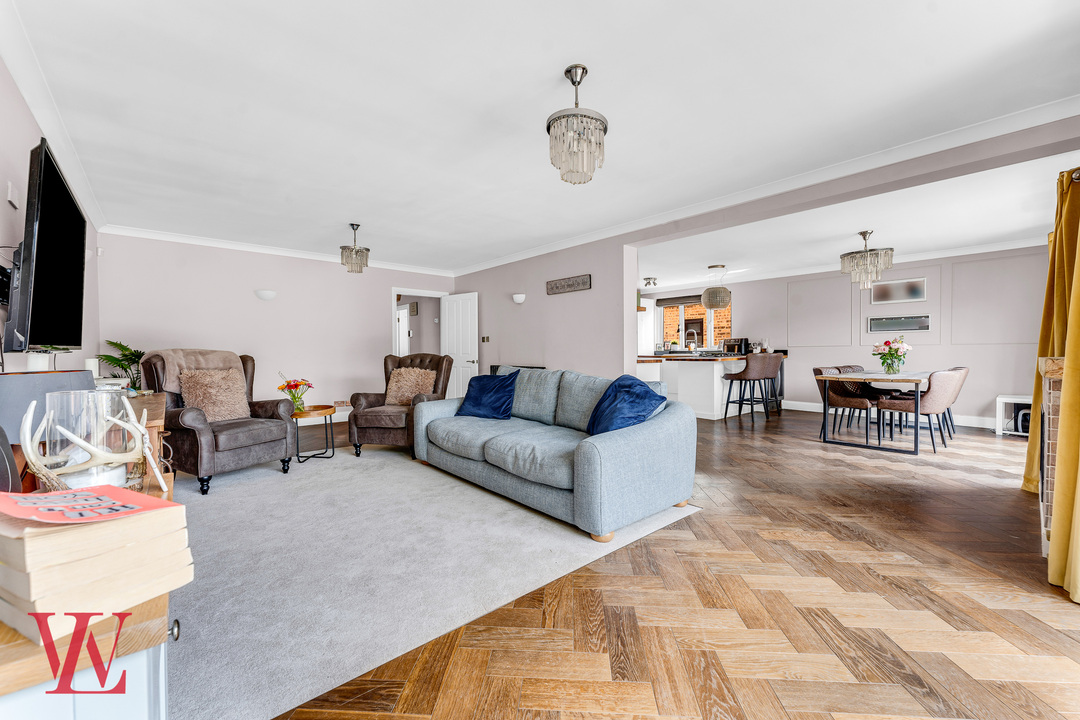 4 bed detached house for sale in High Lane, Stansted 1
