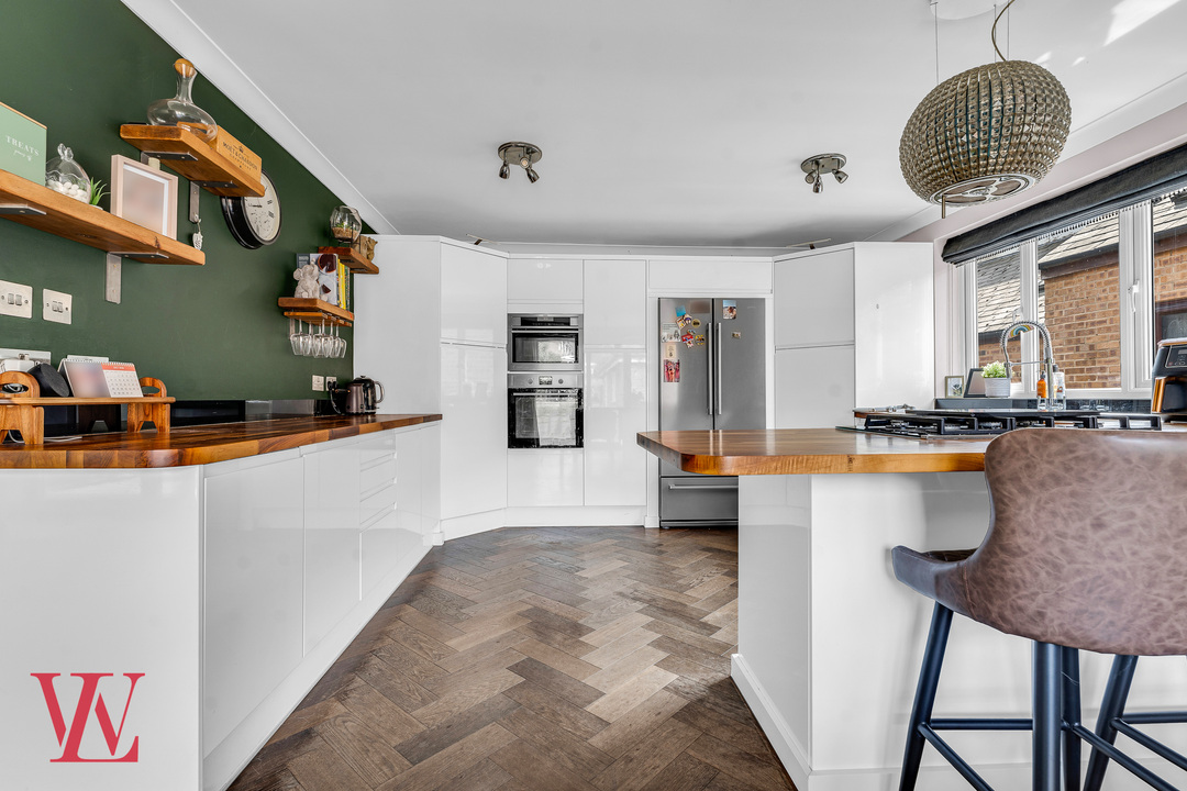 4 bed detached house for sale in High Lane, Stansted 5
