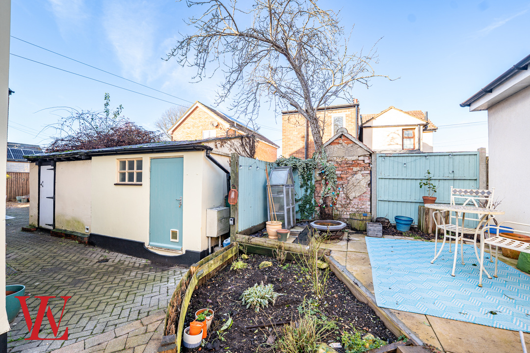 1 bed end of terrace house for sale in Dunmow Road, Bishop's Stortford, Hertfordshire 11