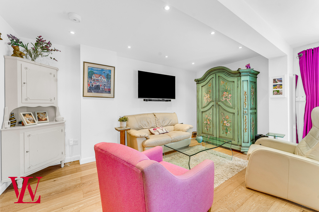 3 bed terraced house for sale in King Street Mews, Basbow Lane, Bishop's Stortford, Hertfordshire  - Property Image 10