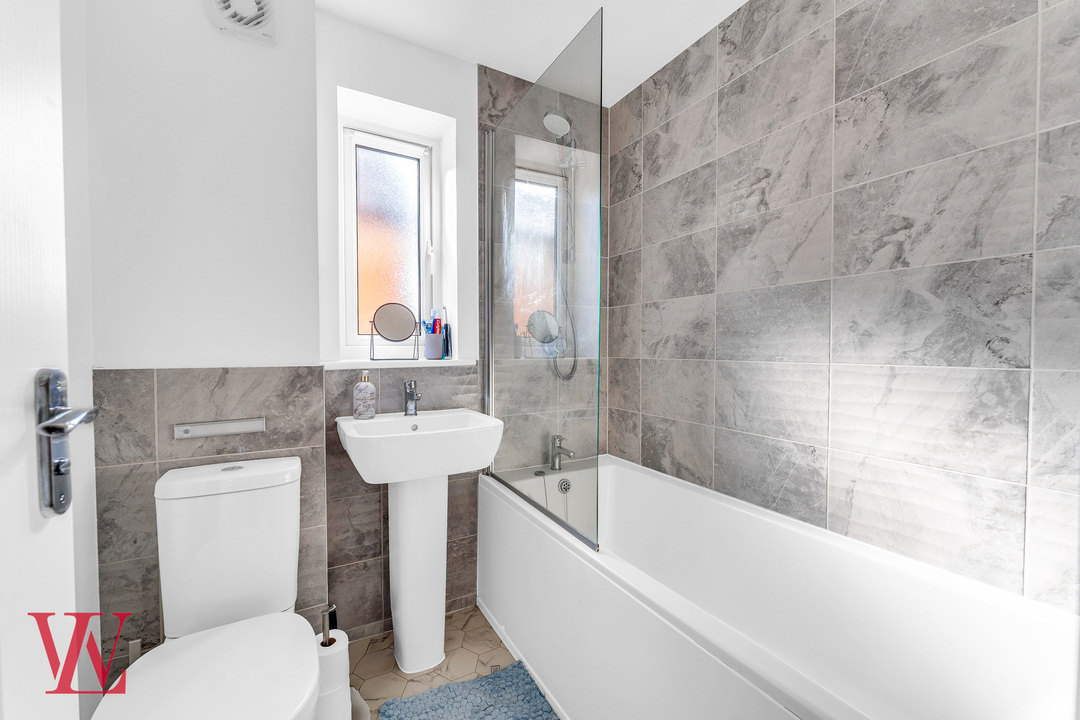 2 bed semi-detached house for sale in Stephenson Drive, Bishop's Stortford, Hertfordshire  - Property Image 9