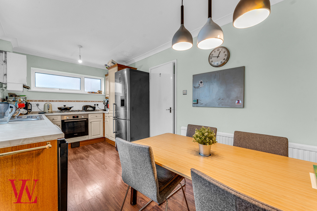 3 bed end of terrace house for sale in Appleton Fields, Bishop's Stortford, Hertfordshire 5