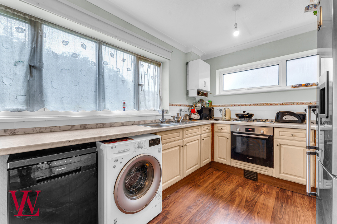 3 bed end of terrace house for sale in Appleton Fields, Bishop's Stortford, Hertfordshire 8