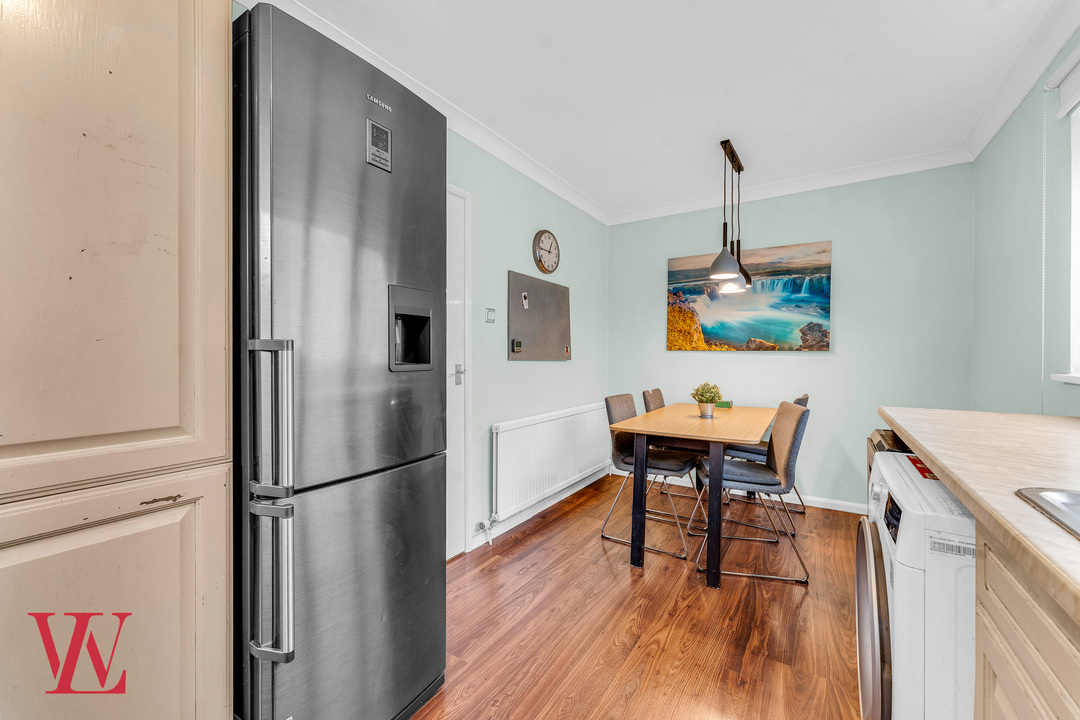 3 bed end of terrace house for sale in Appleton Fields, Bishop's Stortford, Hertfordshire 7