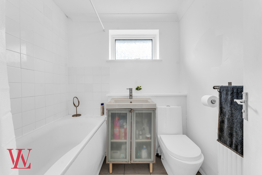 3 bed end of terrace house for sale in Appleton Fields, Bishop's Stortford, Hertfordshire 12