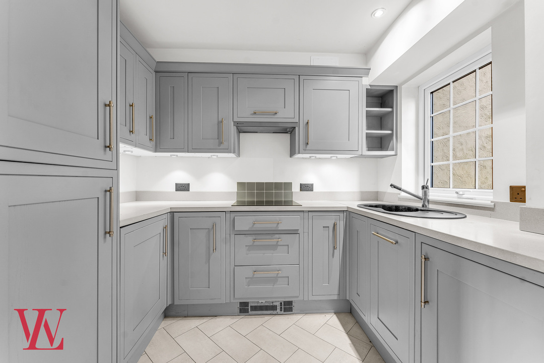 2 bed terraced house for sale in Cedar Court, Rye Street, Bishop's Stortford, Hertfordshire  - Property Image 6