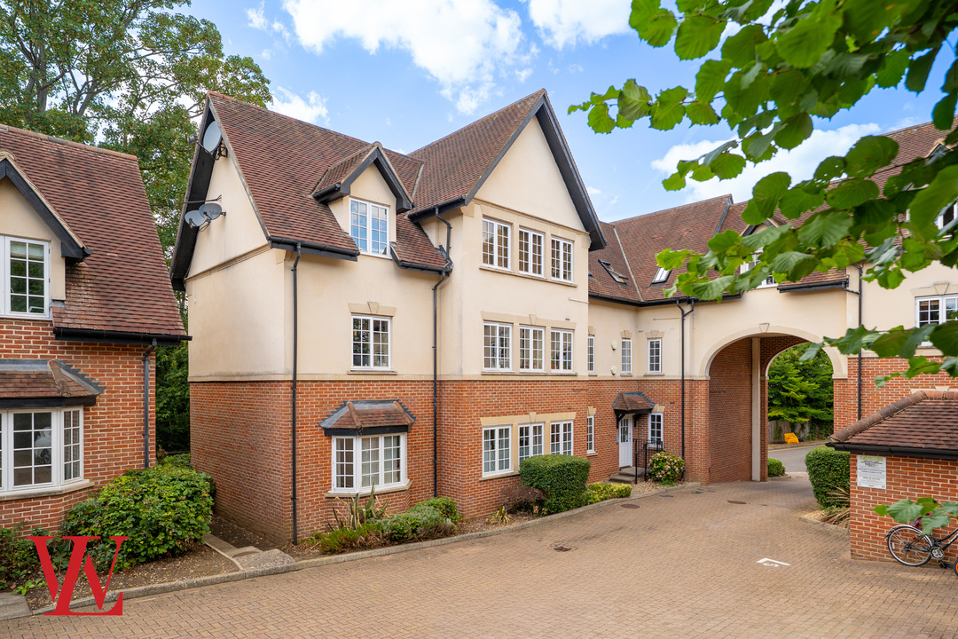 2 bed apartment for sale in Windmill Close, Stansted, Essex  - Property Image 1