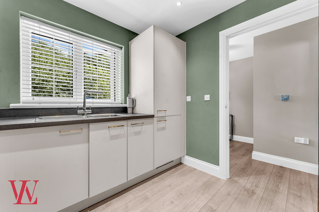 3 bed semi-detached house for sale in Carlton Way, Bishop's Stortford, Hertfordshire  - Property Image 9