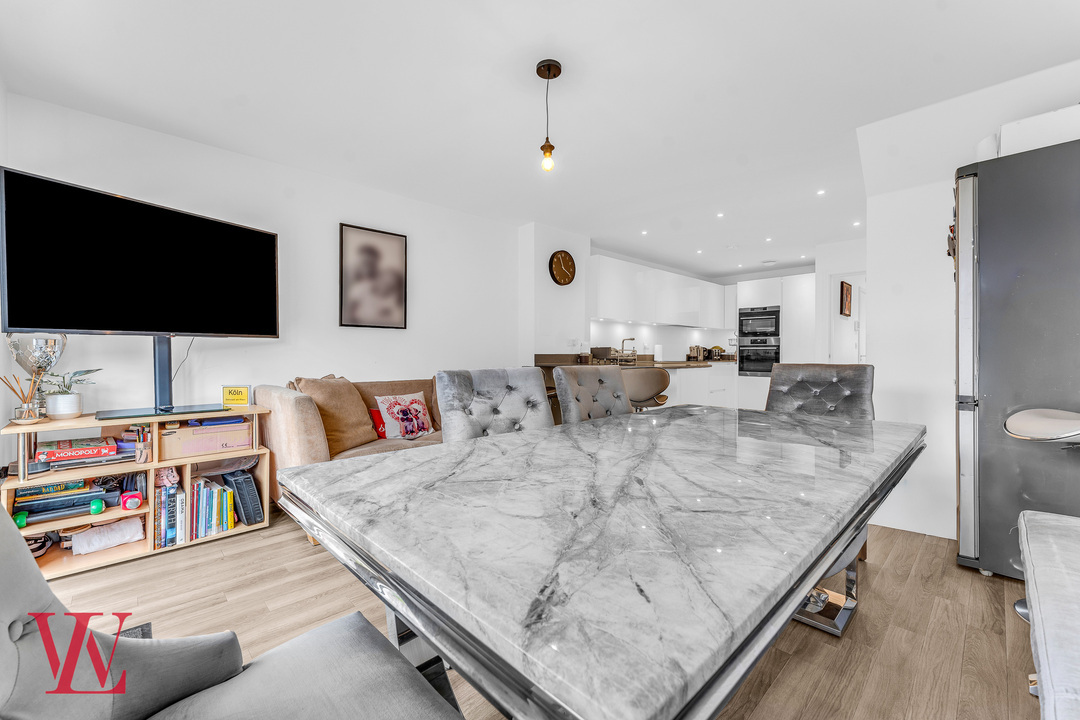 4 bed terraced house for sale in Randall Lane, Bishop's Stortford, Hertfordshire 3