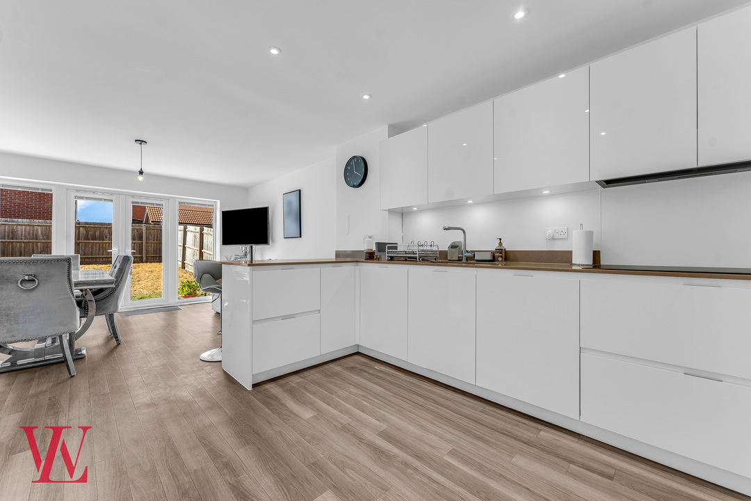 4 bed terraced house for sale in Randall Lane, Bishop's Stortford, Hertfordshire 5