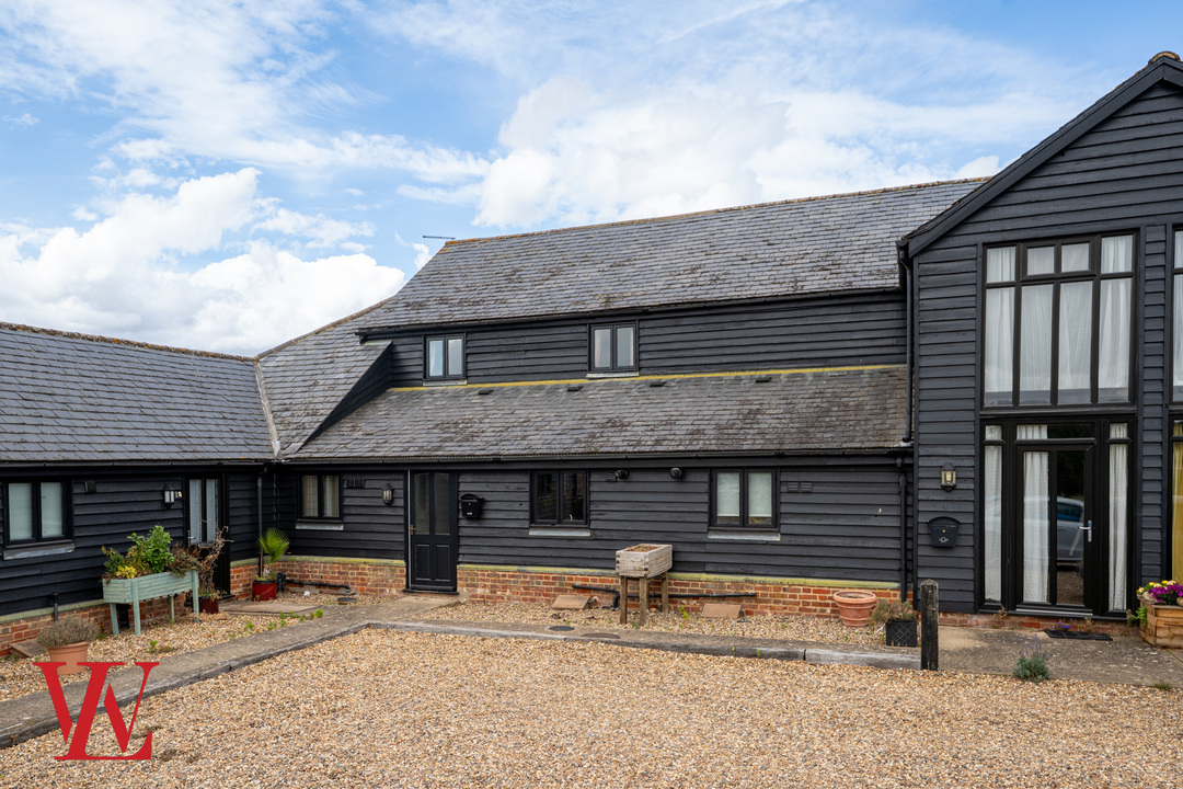 2 bed barn conversion to rent in Oak Park, Hunsdon, Ware, Hertfordshire  - Property Image 2