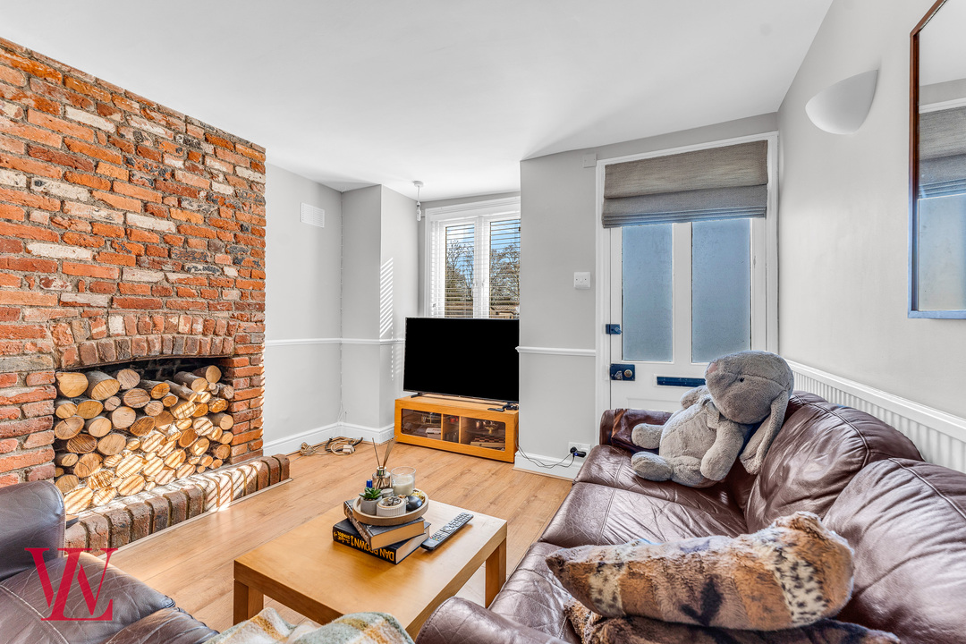 3 bed end of terrace house for sale in Crown Terrace, Bishop's Stortford, Hertfordshire 3