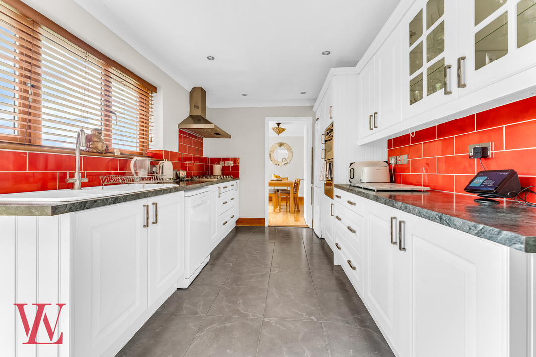 3 bed bungalow for sale in Hill Green, Clatterbury Lane, Clavering, Essex  - Property Image 10