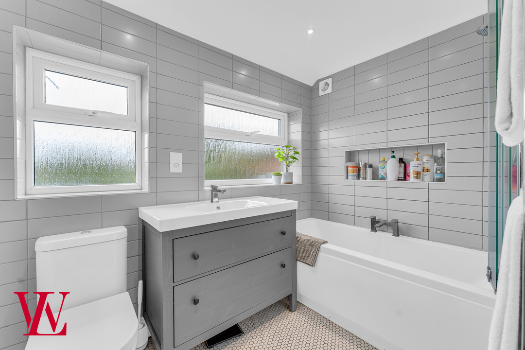 3 bed detached house for sale in Manston Drive, Bishop's Stortford, Hertfordshire  - Property Image 18