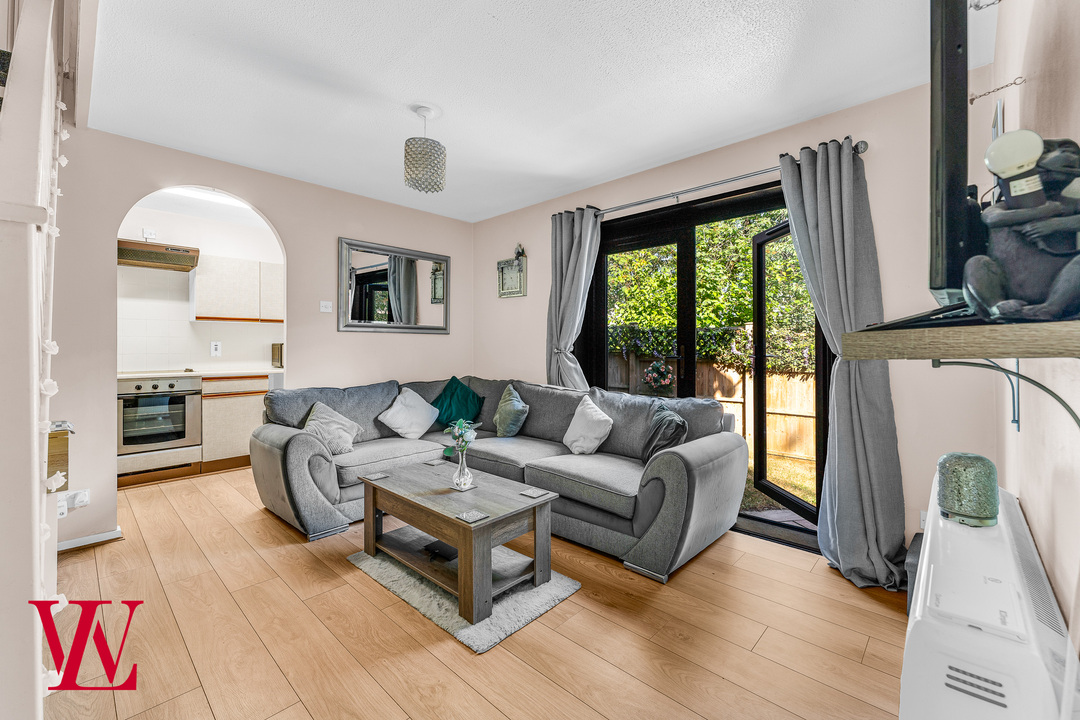 1 bed end of terrace house for sale in Mathams Drive, Bishop's Stortford, Hertfordshire 2