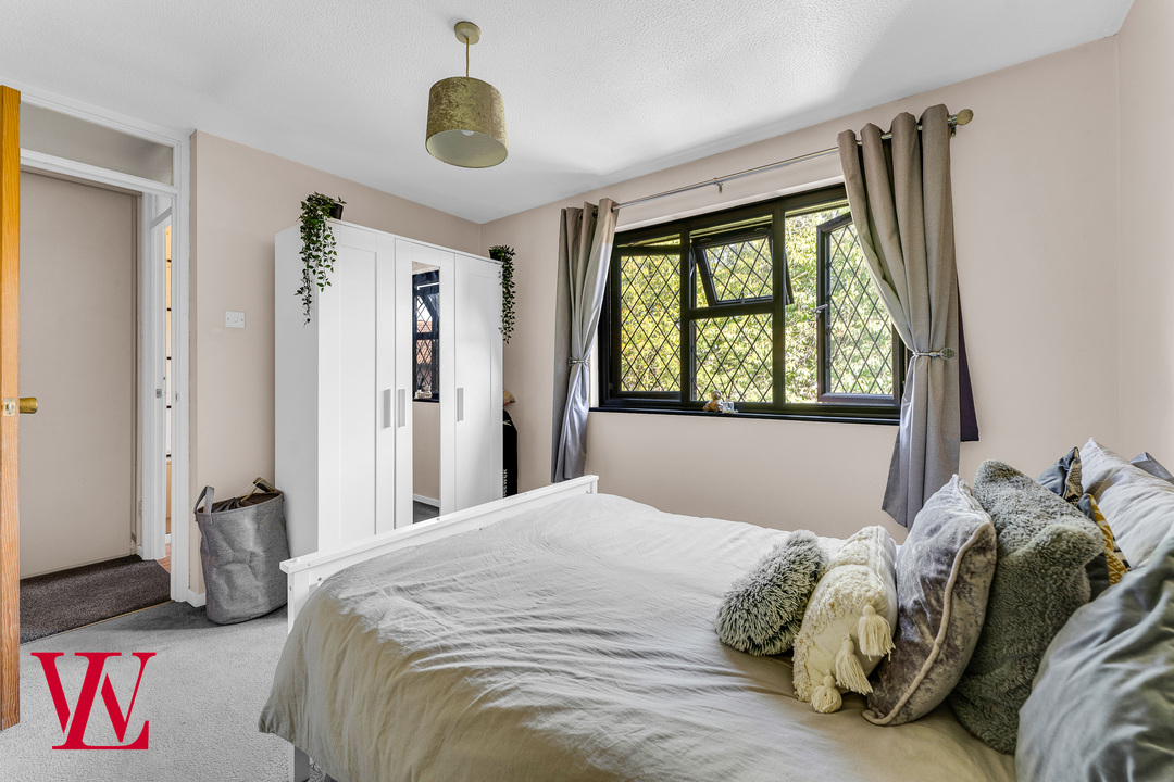 1 bed end of terrace house for sale in Mathams Drive, Bishop's Stortford, Hertfordshire 6