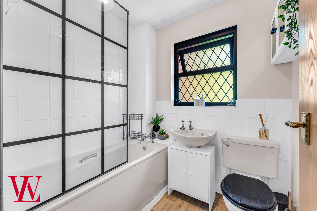 1 bed end of terrace house for sale in Mathams Drive, Bishop's Stortford, Hertfordshire  - Property Image 8
