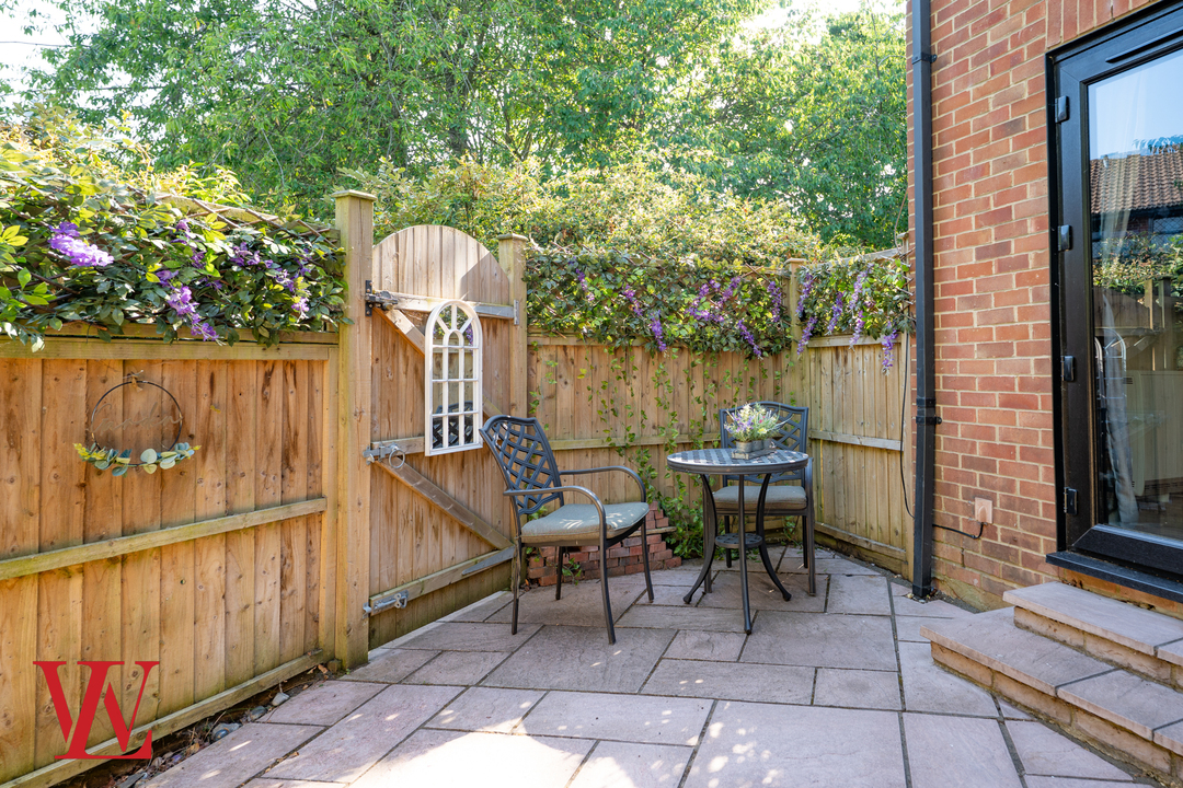 1 bed end of terrace house for sale in Mathams Drive, Bishop's Stortford, Hertfordshire 10
