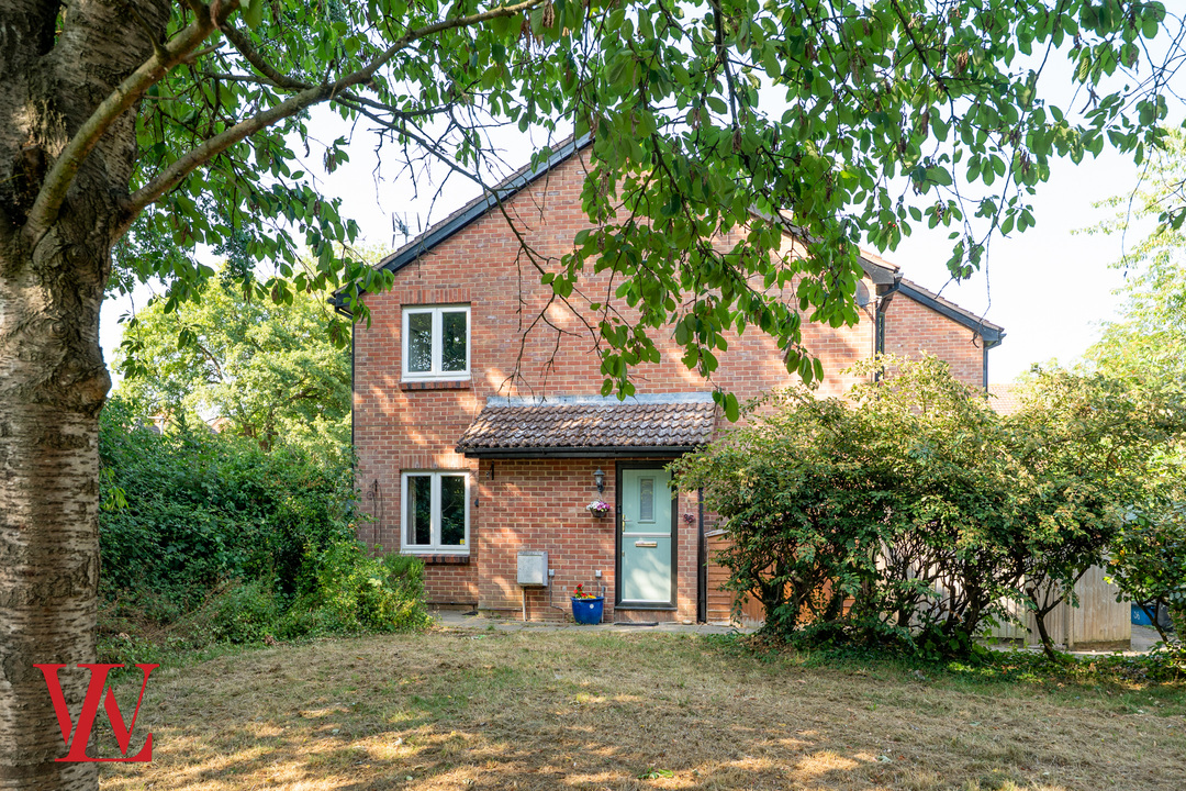 1 bed end of terrace house for sale in Mathams Drive, Bishop's Stortford, Hertfordshire - Property Image 1