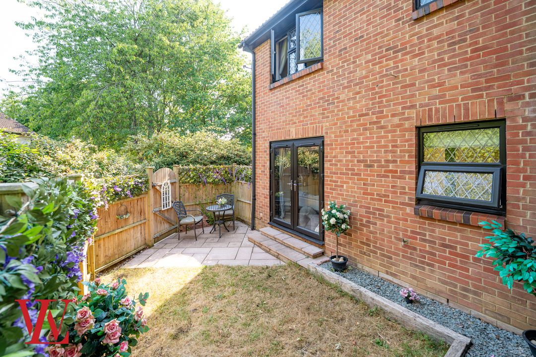 1 bed end of terrace house for sale in Mathams Drive, Bishop's Stortford, Hertfordshire 8