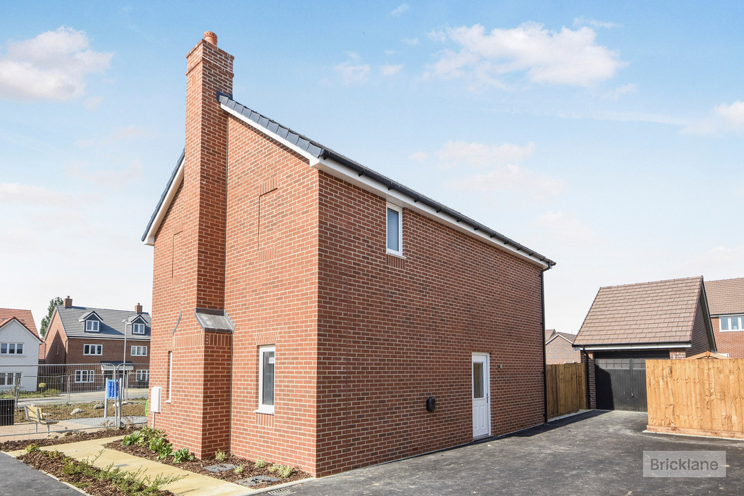 3 bed detached house to rent in Little Clobbs Mead, Little Dunmow, Dunmow, Essex  - Property Image 10