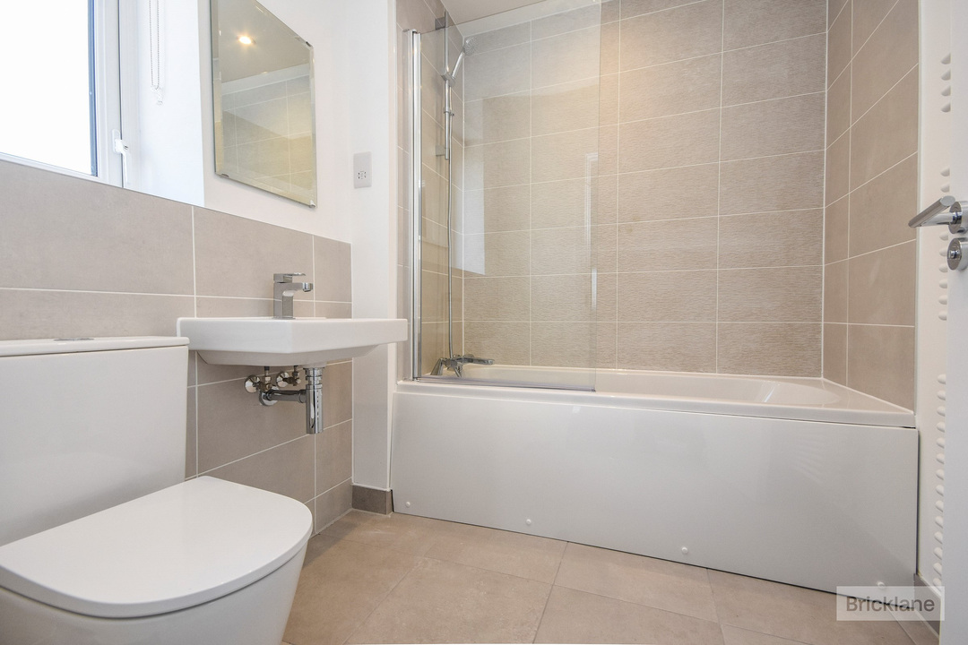 3 bed detached house to rent in Little Clobbs Mead, Little Dunmow, Dunmow, Essex  - Property Image 8