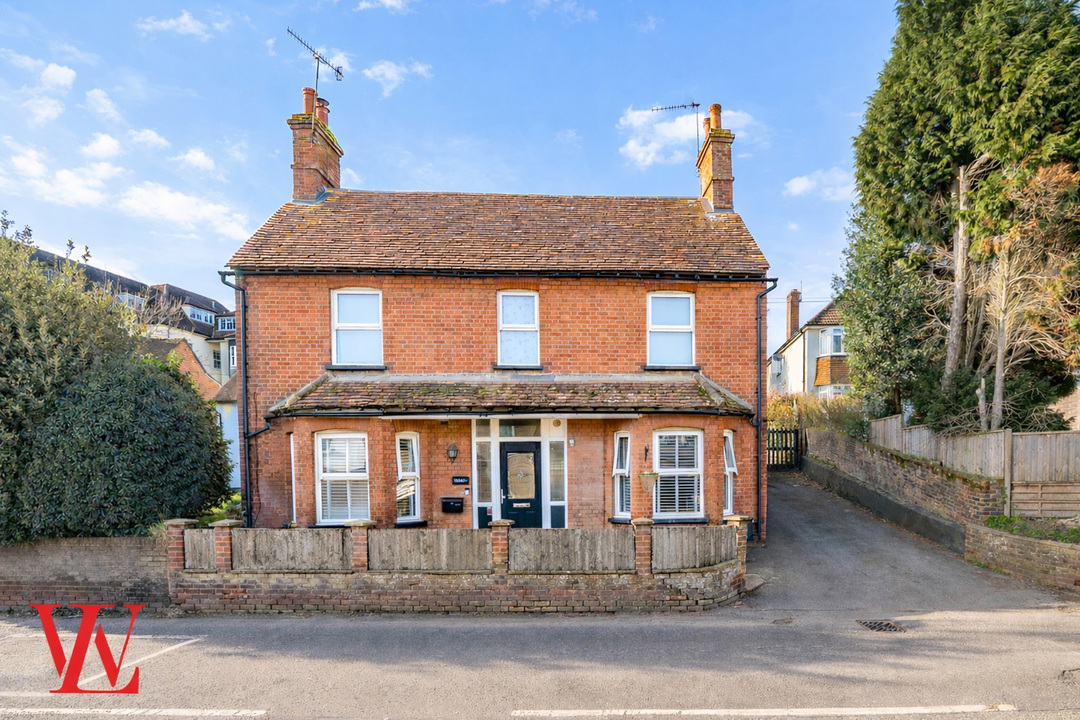2 bed maisonette for sale in Rye Street, Bishop's Stortford, Hertfordshire - Property Image 1