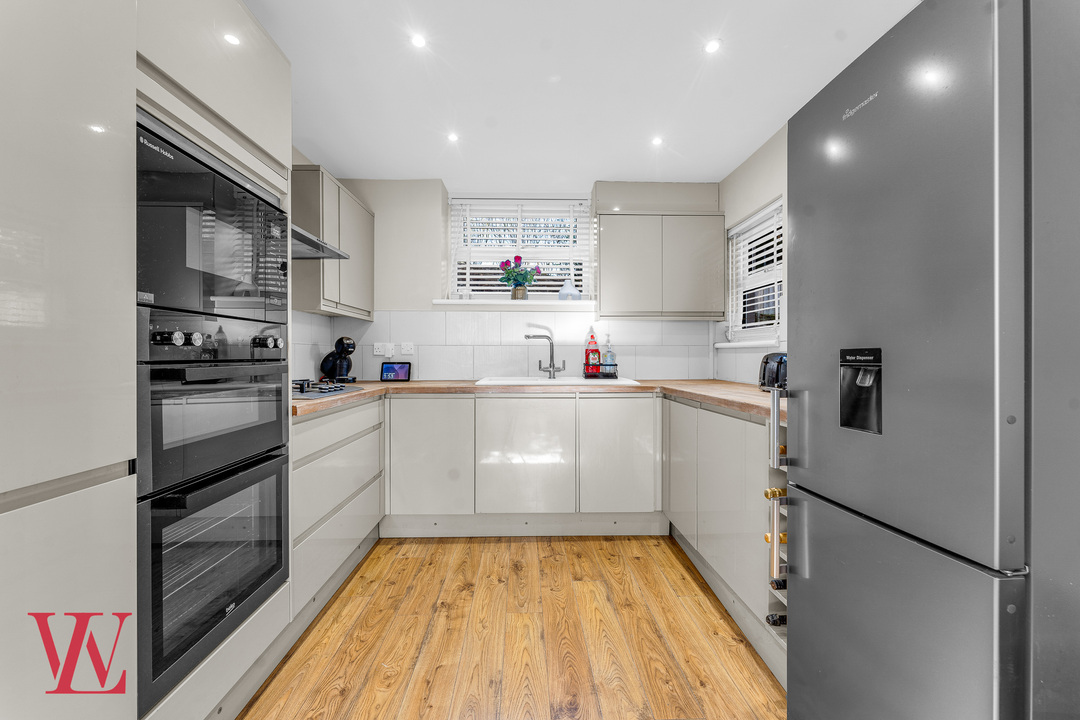 2 bed maisonette for sale in Rye Street, Bishop's Stortford, Hertfordshire 2
