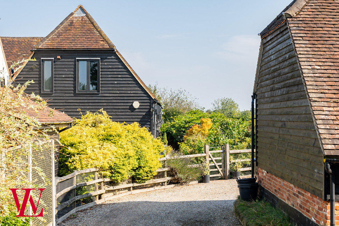 3 bed barn conversion for sale in Bridge Barn, Folly Farm, Stortford Road, Dunmow, Essex 33