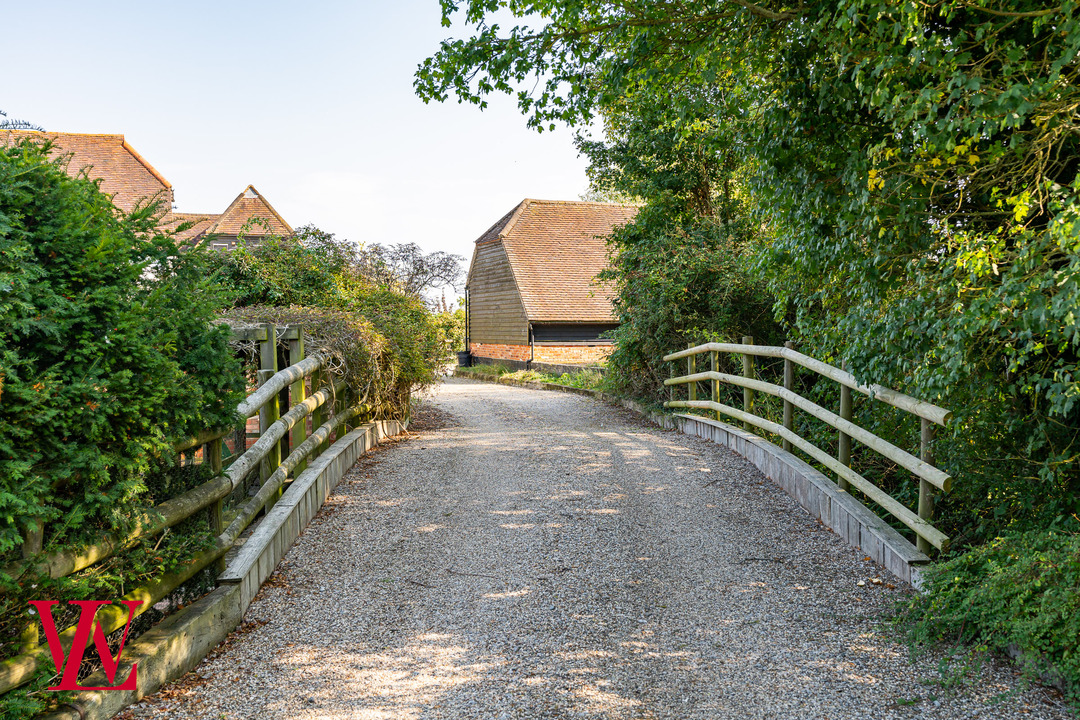 3 bed barn conversion for sale in Bridge Barn, Folly Farm, Stortford Road, Dunmow, Essex 28