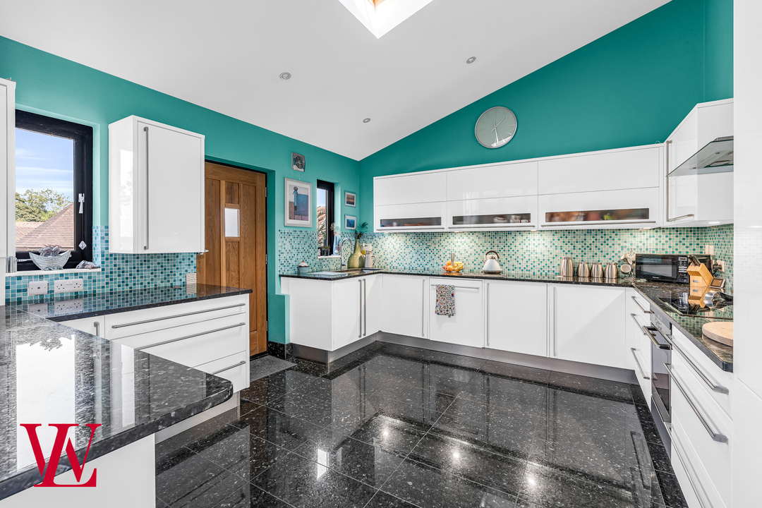 3 bed barn conversion for sale in Bridge Barn, Folly Farm, Stortford Road, Dunmow, Essex  - Property Image 14