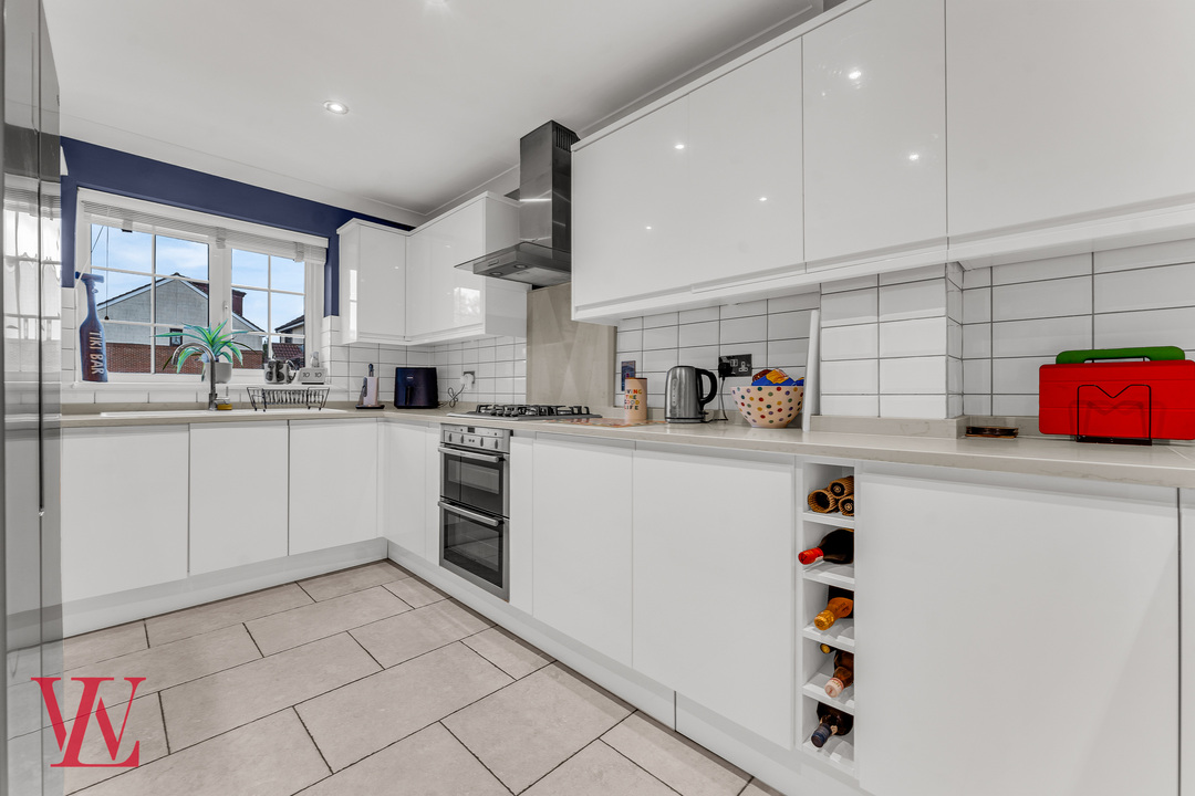 4 bed semi-detached house for sale in Dukes Ride, Bishop's Stortford, Hertfordshire 3