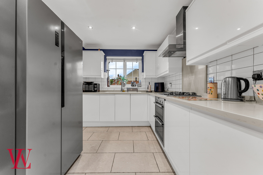 4 bed semi-detached house for sale in Dukes Ride, Bishop's Stortford, Hertfordshire  - Property Image 6
