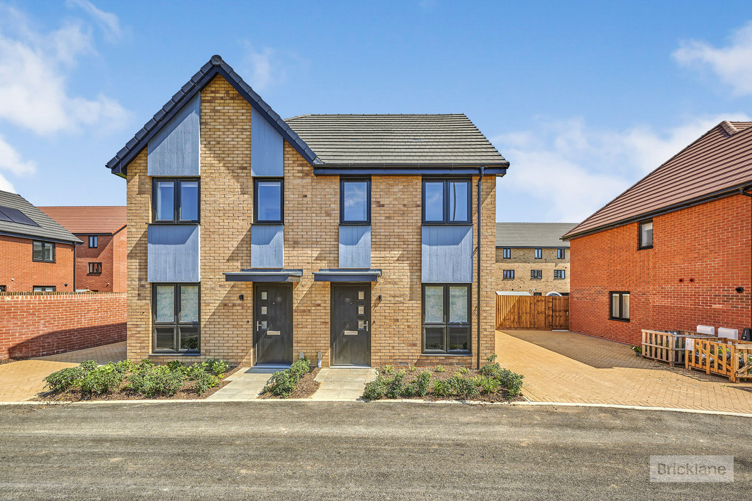 2 bed semi-detached house to rent in Handscomb Way, Bishops Stortford, Hertfordshire