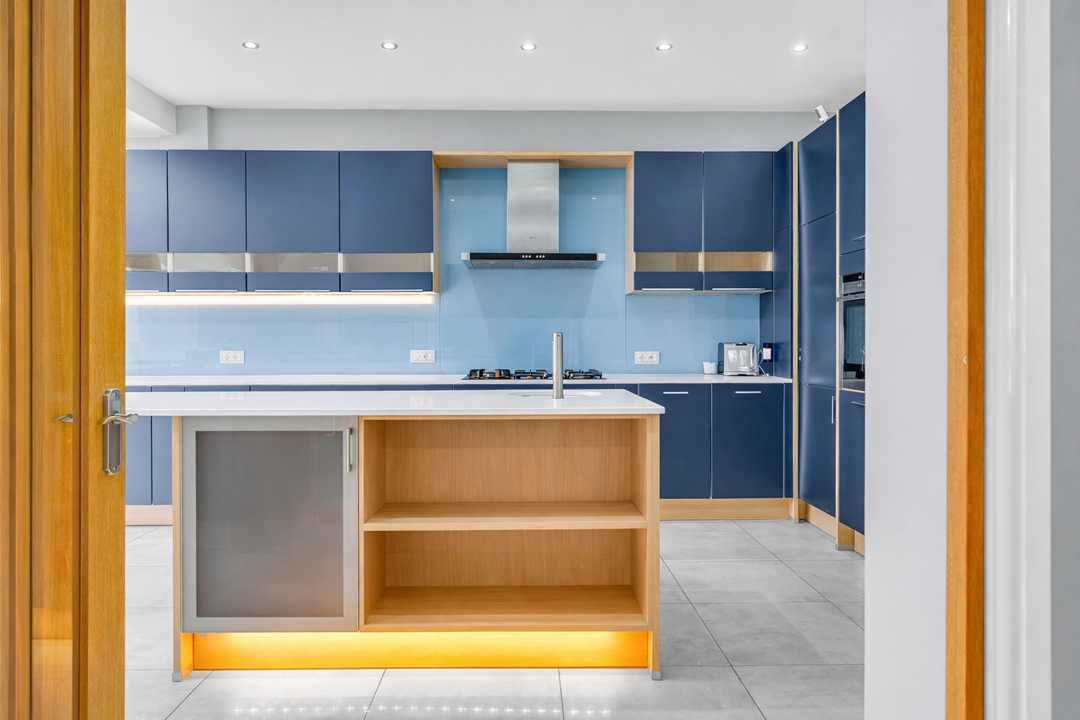 5 bed detached house for sale in Walson Way, Stansted, Essex 3