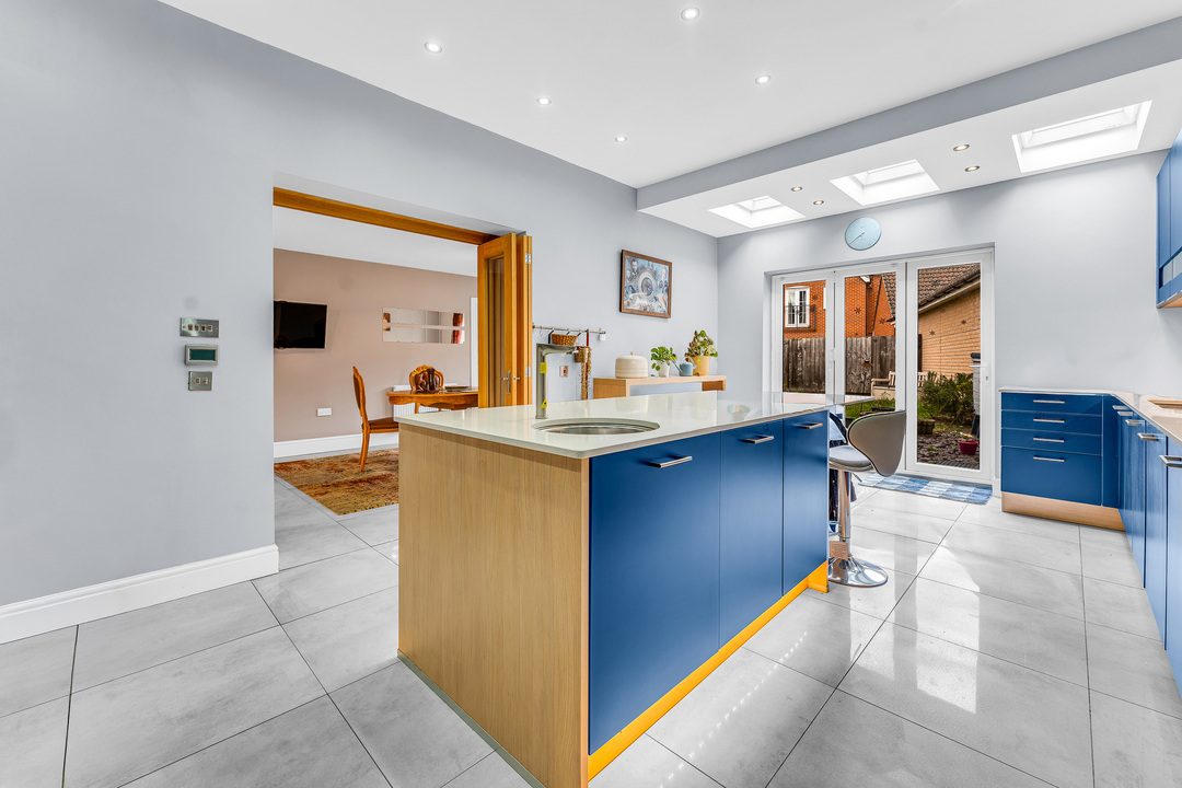 5 bed detached house for sale in Walson Way, Stansted, Essex 4