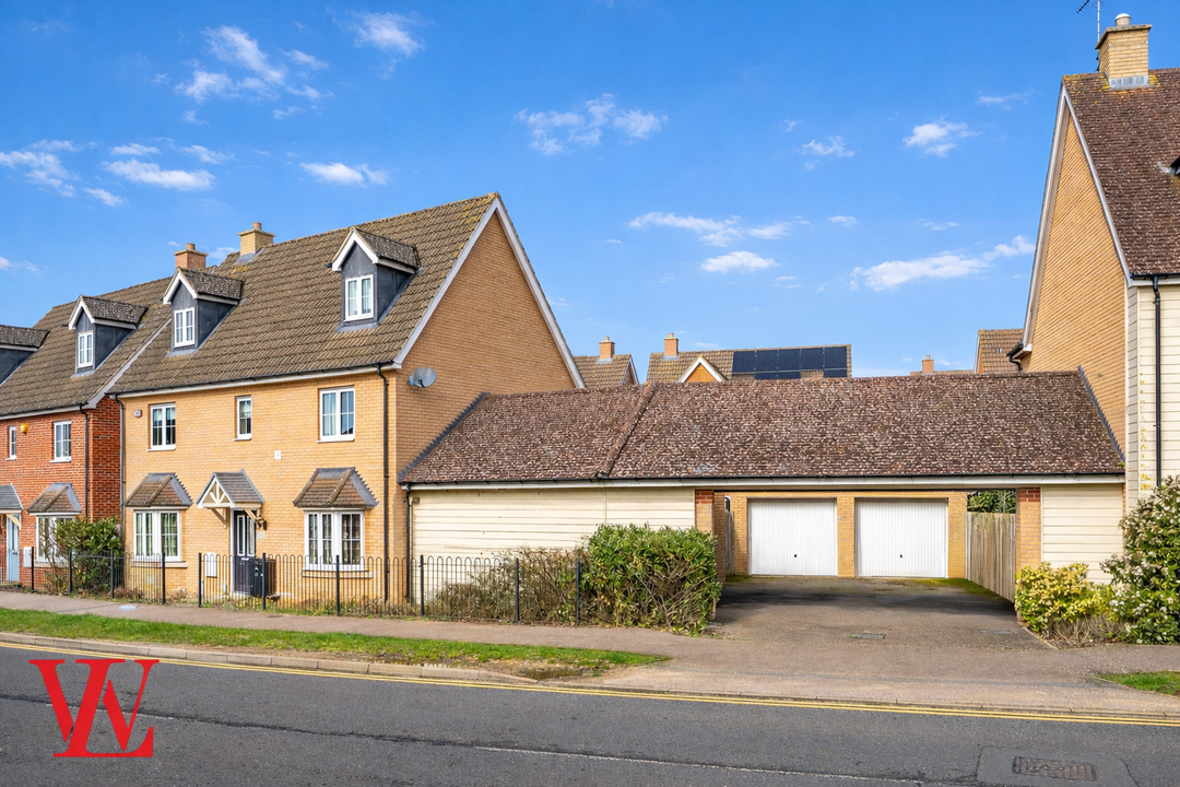 5 bed detached house for sale in Walson Way, Stansted, Essex