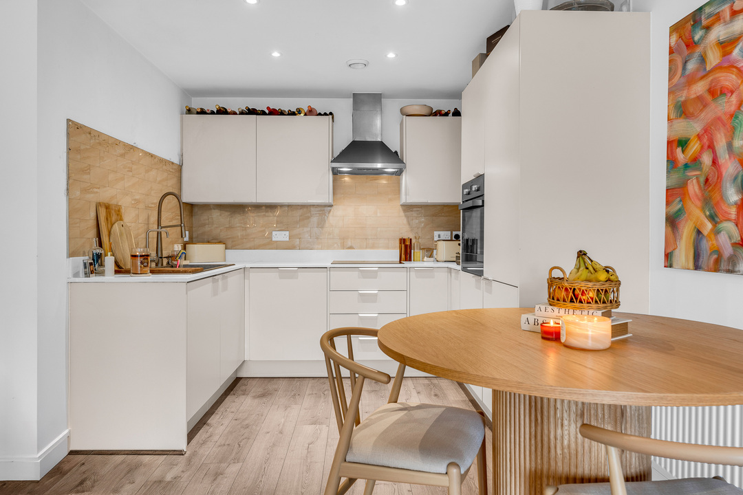 2 bed apartment for sale in River View, Bishop's Stortford, Hertfordshire 4