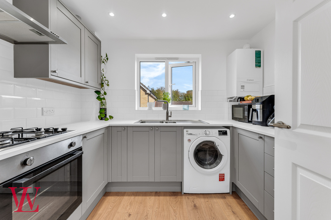 2 bed apartment for sale in Harris Green, Dunmow, Essex  - Property Image 5