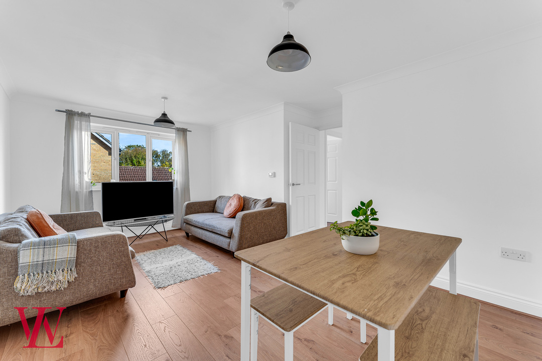 2 bed apartment for sale in Harris Green, Dunmow, Essex  - Property Image 3