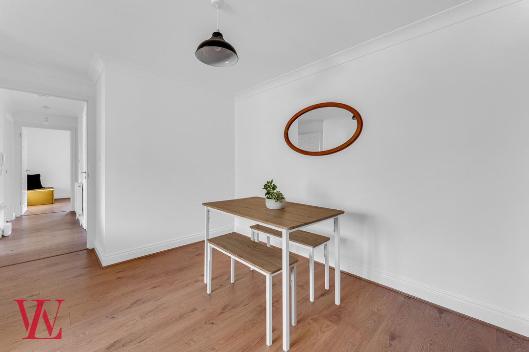 2 bed apartment for sale in Harris Green, Dunmow, Essex  - Property Image 8