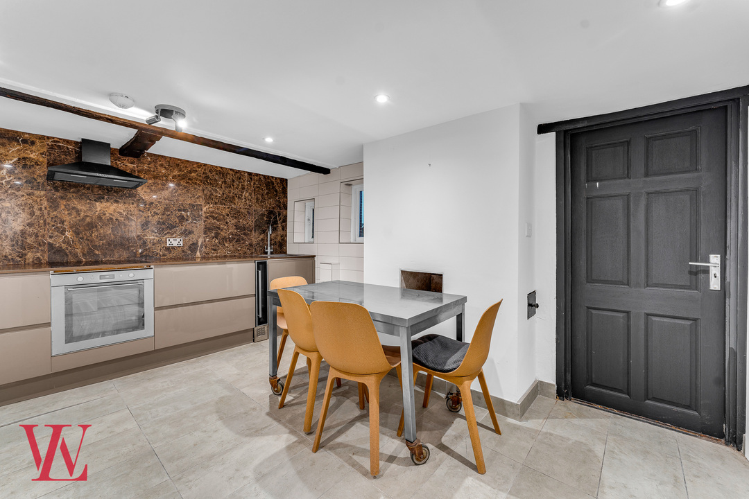 1 bed town house for sale in Basbow Lane, Bishop's Stortford, Hertfordshire 2