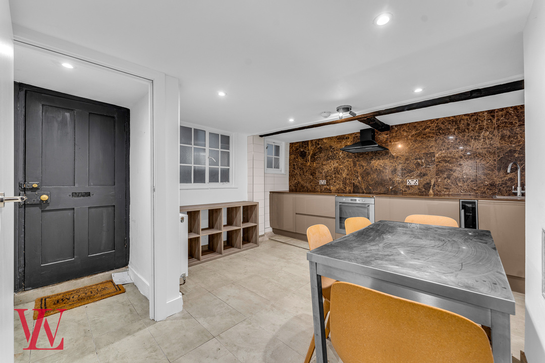 1 bed town house for sale in Basbow Lane, Bishop's Stortford, Hertfordshire  - Property Image 2