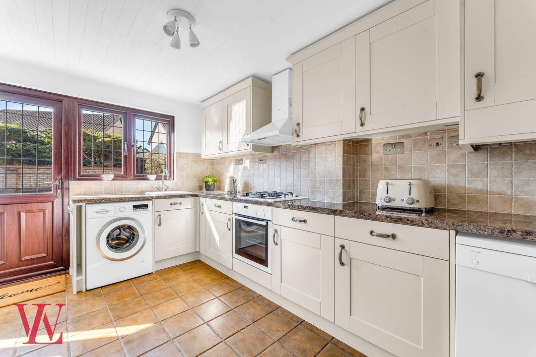 4 bed detached house for sale in Bylands Close, Bishop's Stortford, Hertfordshire  - Property Image 11